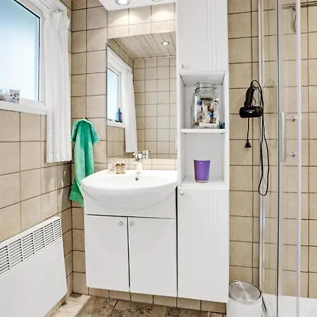 Дом отдыха 1 Bedroom Lovely In